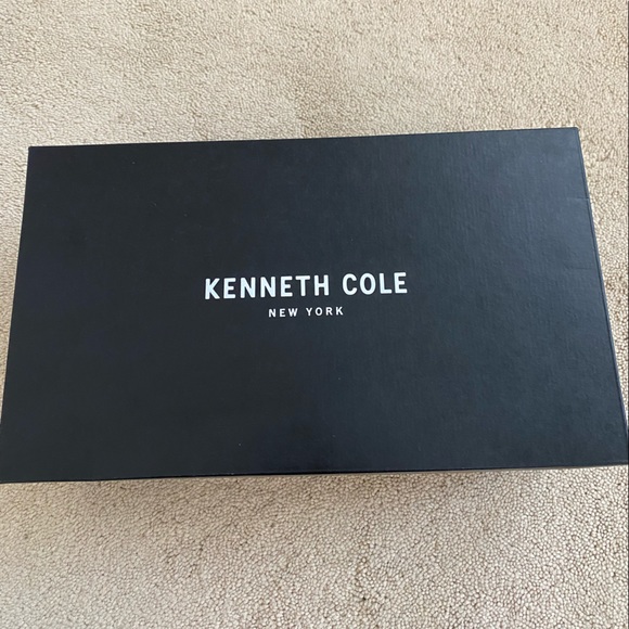 KENNETH COLE LOAFERS SIZE 7 - Picture 6 of 7